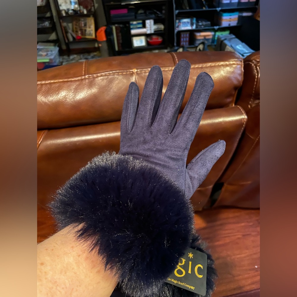 Navy Blue Tech Friendly Gloves w/ Faux Fur Cuffs - Brand New w/ Tags - Picture 9 of 11